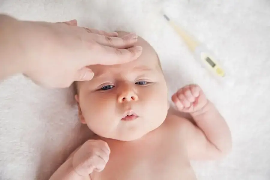 Trẻ sơ sinh bị ho do cảm lạnh
