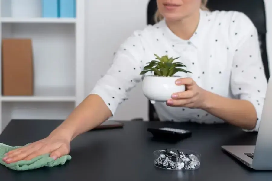 Sắp xếp bàn làm việc vào cuối ngày giúp bạn có một tinh thần thoải mái hơn