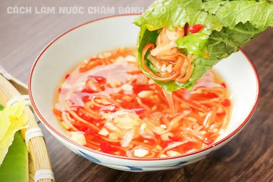 Chén nước mắm chua ngọt ăn cùng bánh xèo