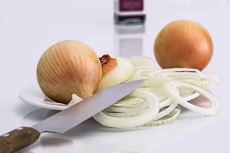 Để khử mùi sơn nhà mới bạn chỉ cần để hành tây ở các góc phòng là được (nguồn: Pixabay) 