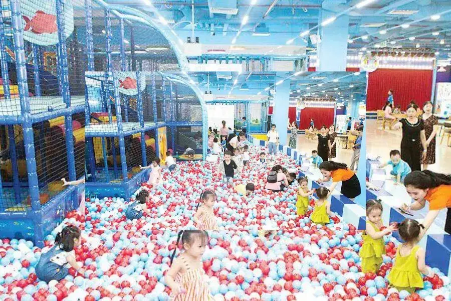 Quận 2 là khu vực có rất nhiều trẻ nhỏ và người lớn tuổi sinh sống.