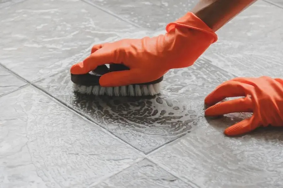 Các bề mặt sàn phải được xử lý kỹ lưỡng từng ngóc ngách.