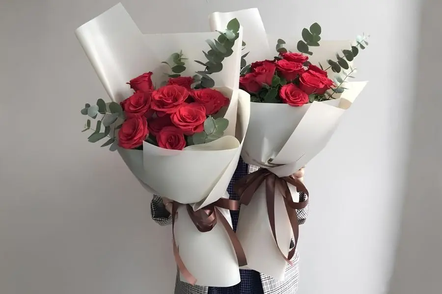 Mẫu bó hoa hồng đỏ dáng dài tặng cô giáo