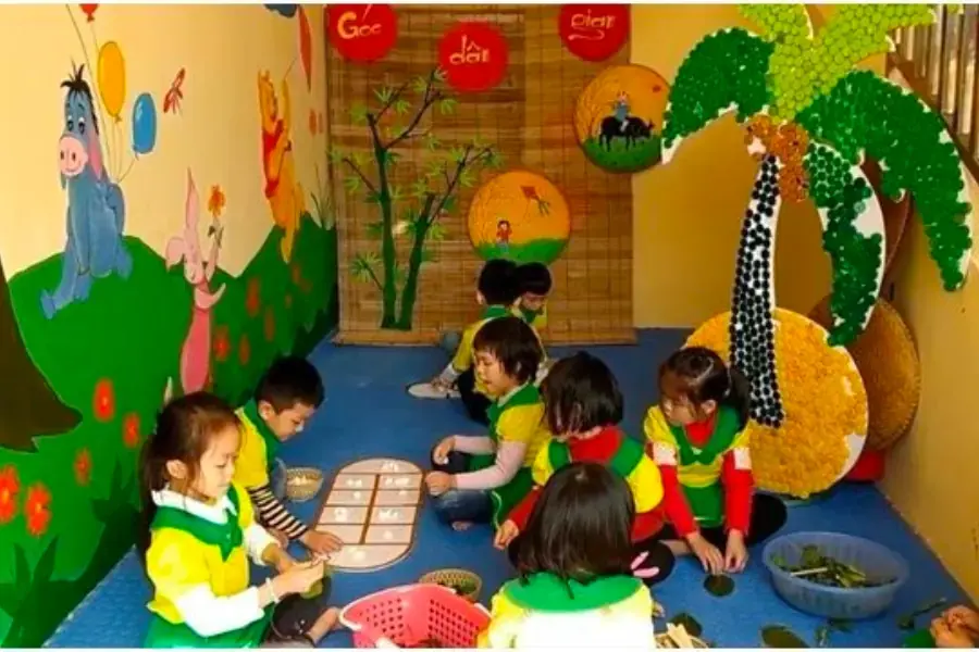 Các bé chơi trò chơi dân gian địa phương