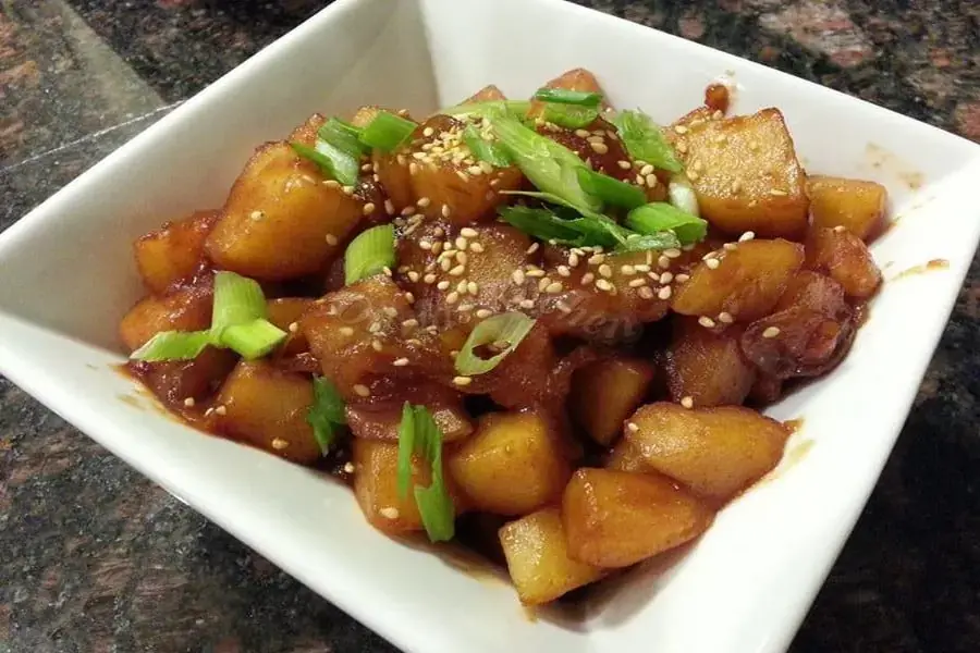Chế biến món ăn ngon gù bò kho củ cải