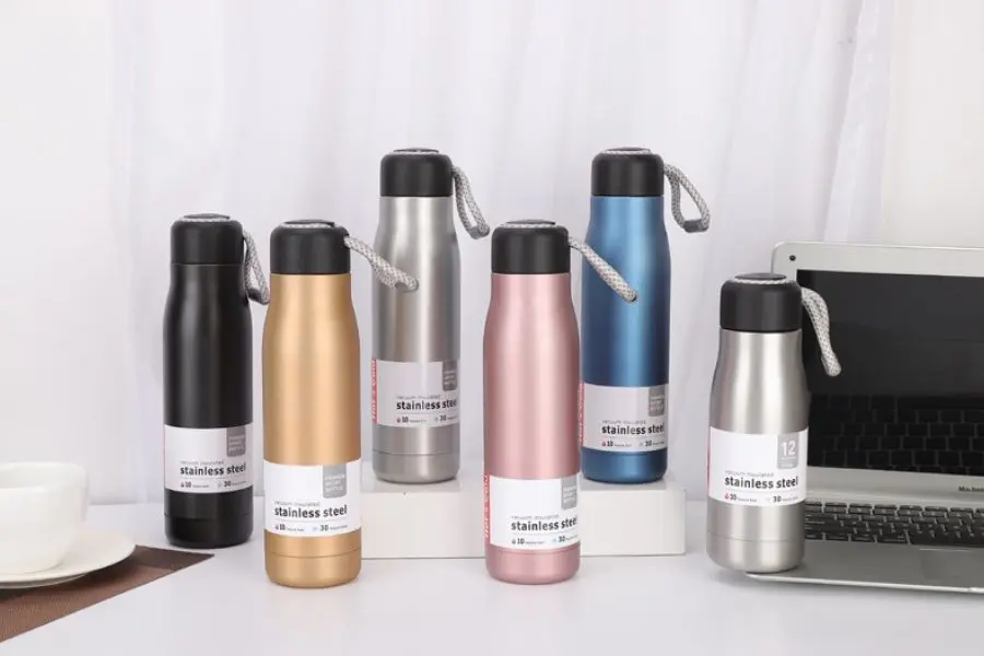 Bình giữ nhiệt là món quà đem đến nhiều lợi ích sức khỏe cho cô giáo.