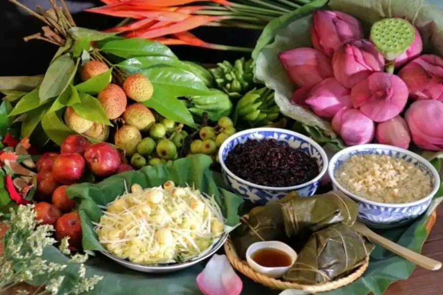 Mâm cỗ cúng tết Đoan Ngọ với mong muốn mưu cầu sự bình an