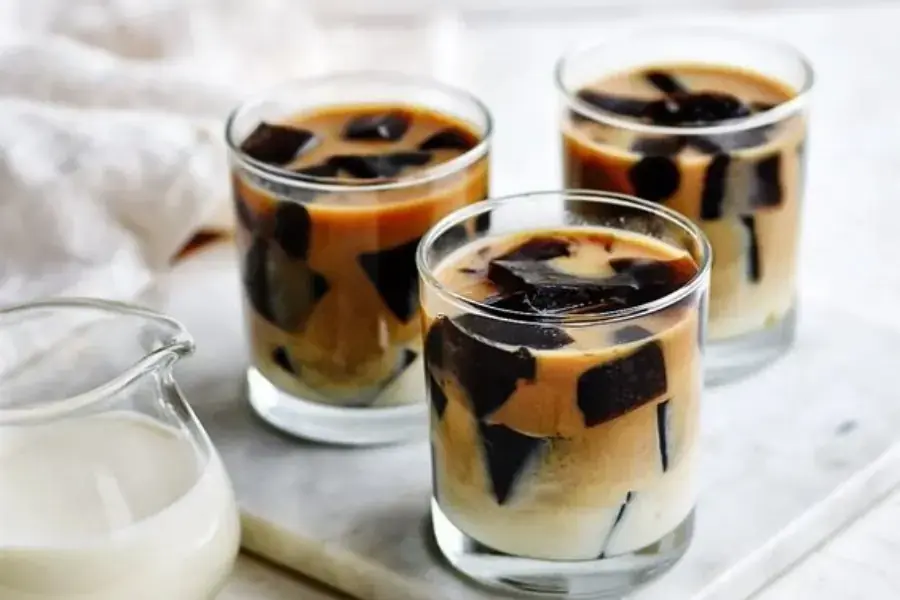 Sương sáo sữa là món chay giải nhiệt ngày hè.