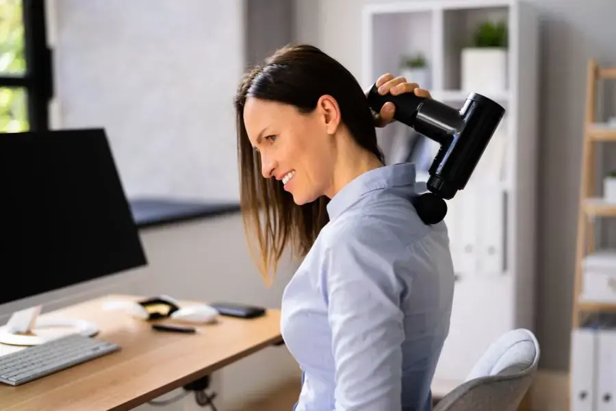 Máy massage là món quà thích hợp để tặng cho mẹ vào dịp 20/10.