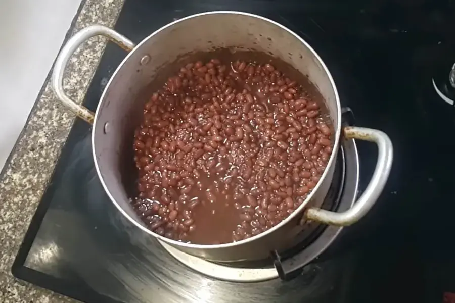 Nấu chè đậu đỏ