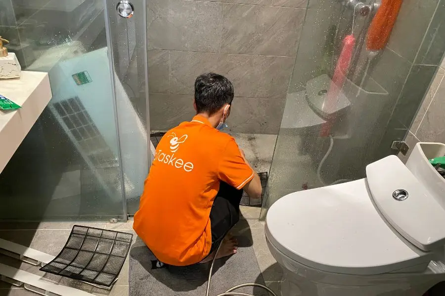 Tiến hành xịt rửa và để ráo.
