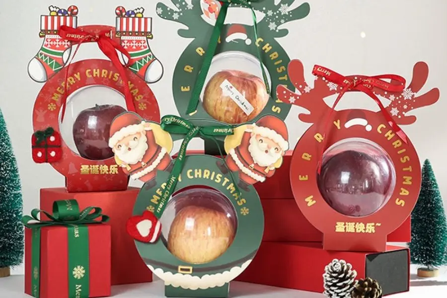 Hộp quà Giáng Sinh hình pha lê xinh xắn.