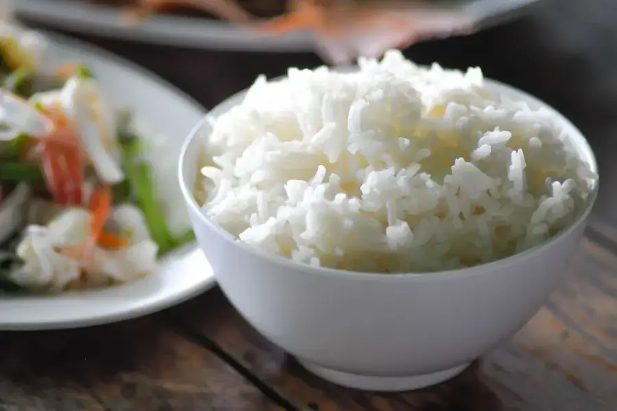 Cơm là món ăn chính trong thực đơn bữa ăn văn phòng
