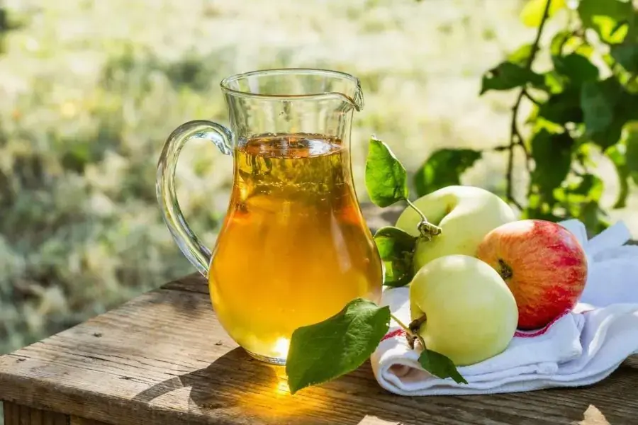 Nên uống nước táo ngay sau khi ép để cảm nhận rõ nhất hương vị thơm ngon
