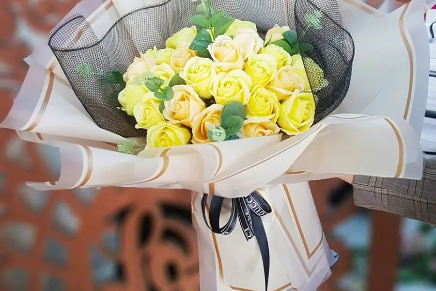 Bó hoa hồng vàng - Hoa 20/10 gắn kết yêu thương.