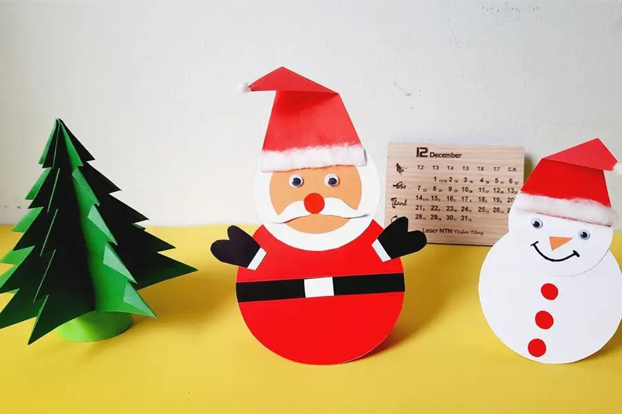Còn đây là những món đồ trang trí Noel handmade được tạo nên từ gấp giấy.