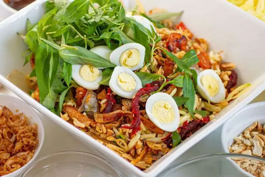 Bánh tráng trộn - đặc sản đồ ăn đường phố Sài Gòn