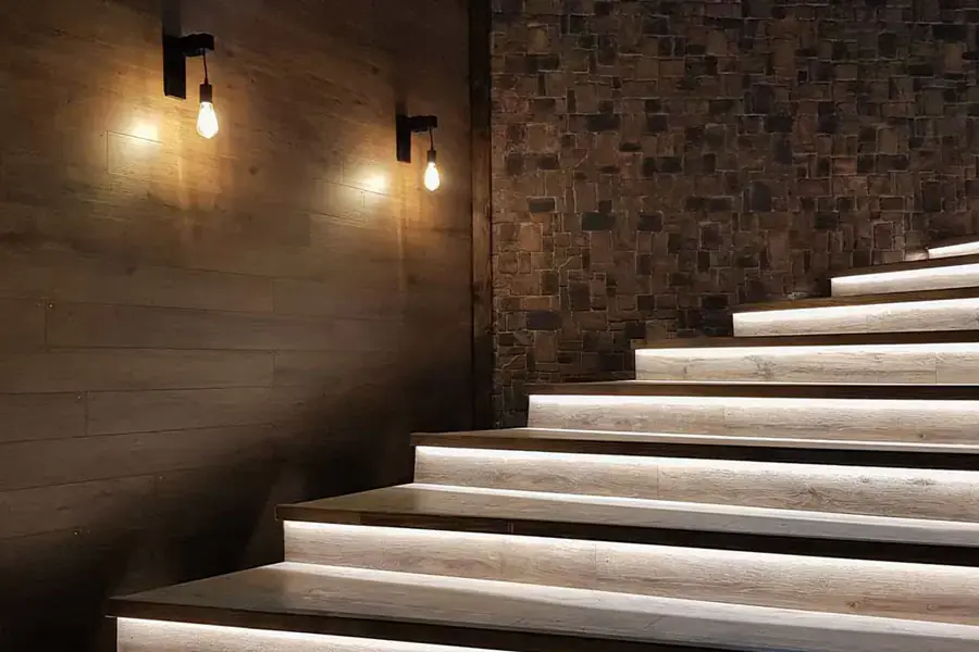 Kết hợp đèn âm sàn và đèn ốp tường
