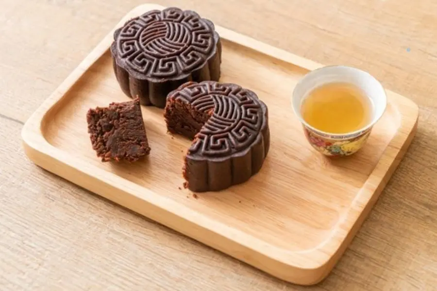 Bánh trung thu nhân socola ngọt lịm.