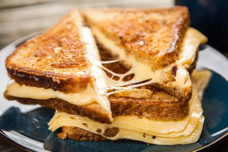 Bánh mì nướng phô phai được rất nhiều người chọn cho bữa sáng nhanh gọn