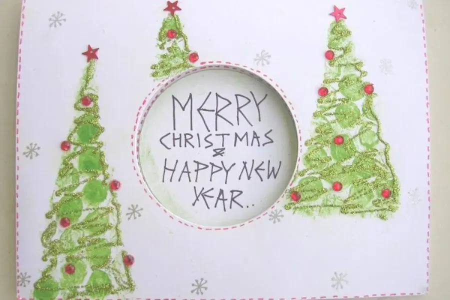Hoàn thành chiếc thiệp Noel độc đáo, mới lạ.