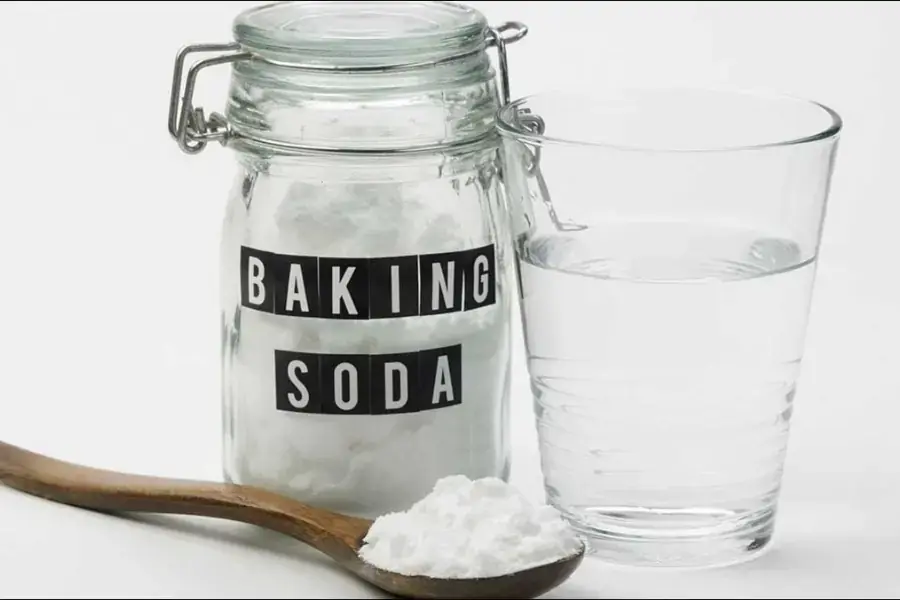 Pha loãng baking soda để vệ sinh nệm mỏng