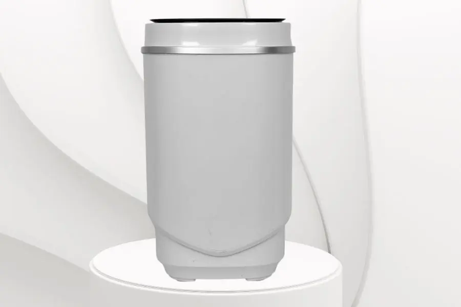 Máy giặt mini Unie mã UMW40 có thiết kế nhỏ gọn, chỉ bằng khoảng ⅓ máy giặt cỡ thường.