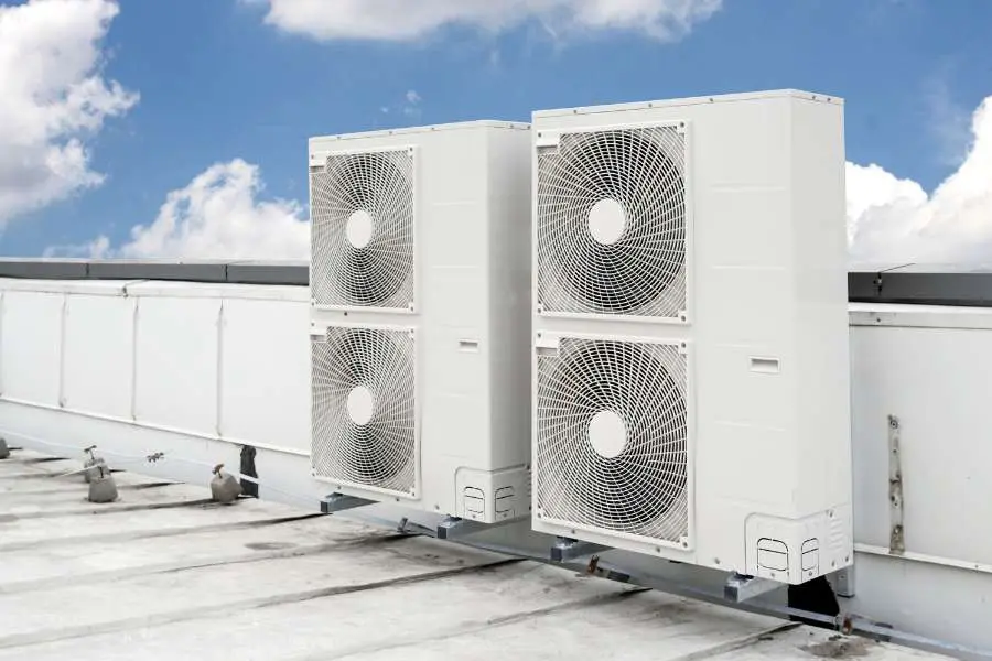 Bạn cần thay thế máy lạnh sau khoảng 5 - 6 năm và sử dụng tối đa là 10 năm.