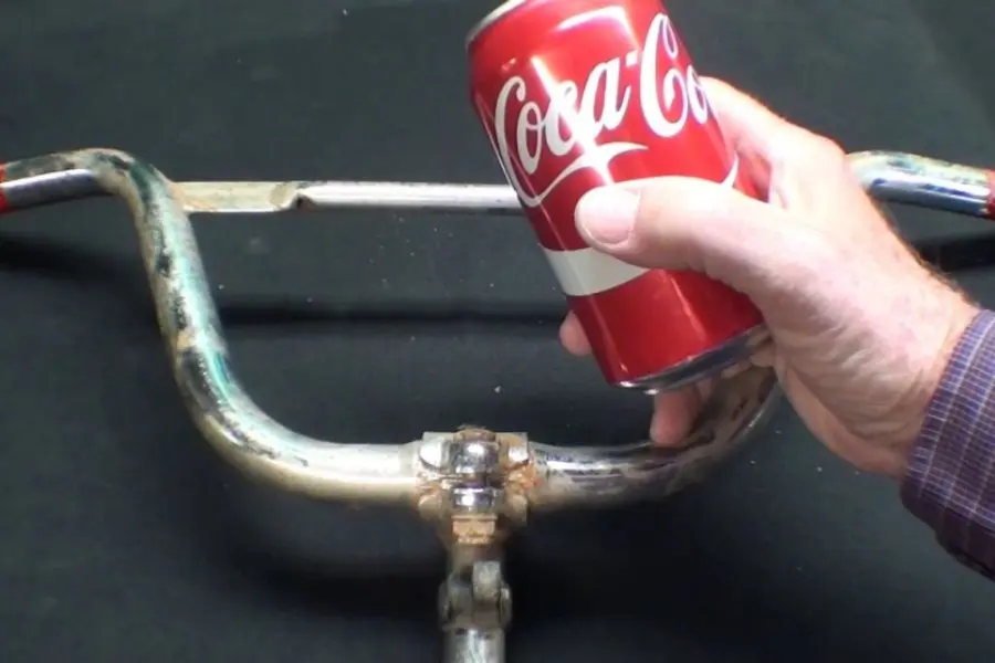 Dùng coca-cola để tẩy đồng bị gỉ sét