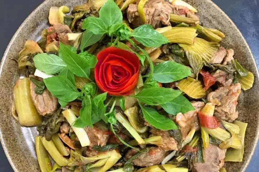 Thăn bò kho dưa rất thích hợp cho những ngày trời se lạnh