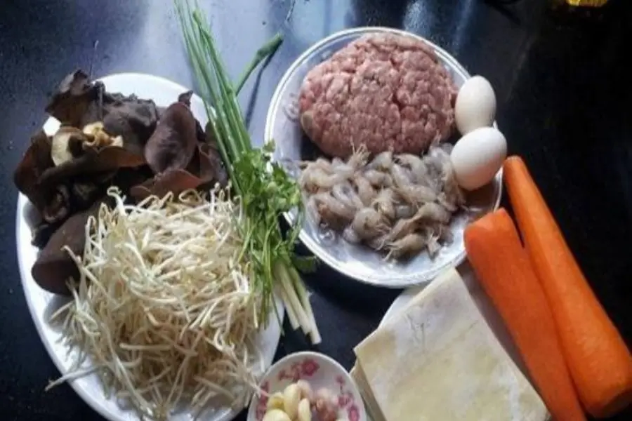 Thịt xay, mộc nhĩ, cà rốt, bơ, hành lá, trứng gà,...