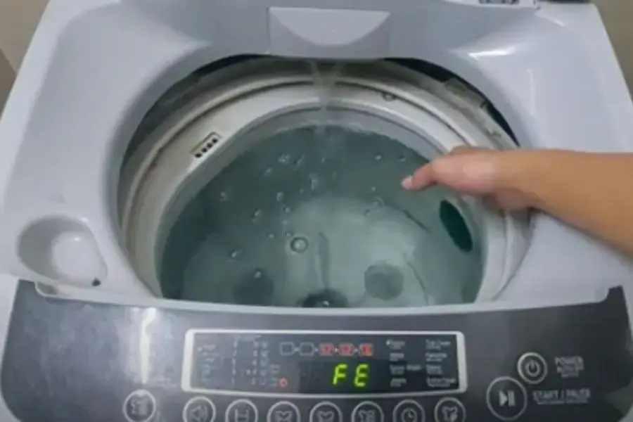 Mã lỗi fe trên máy giặt LG liên quan đến hệ thống cấp nước.