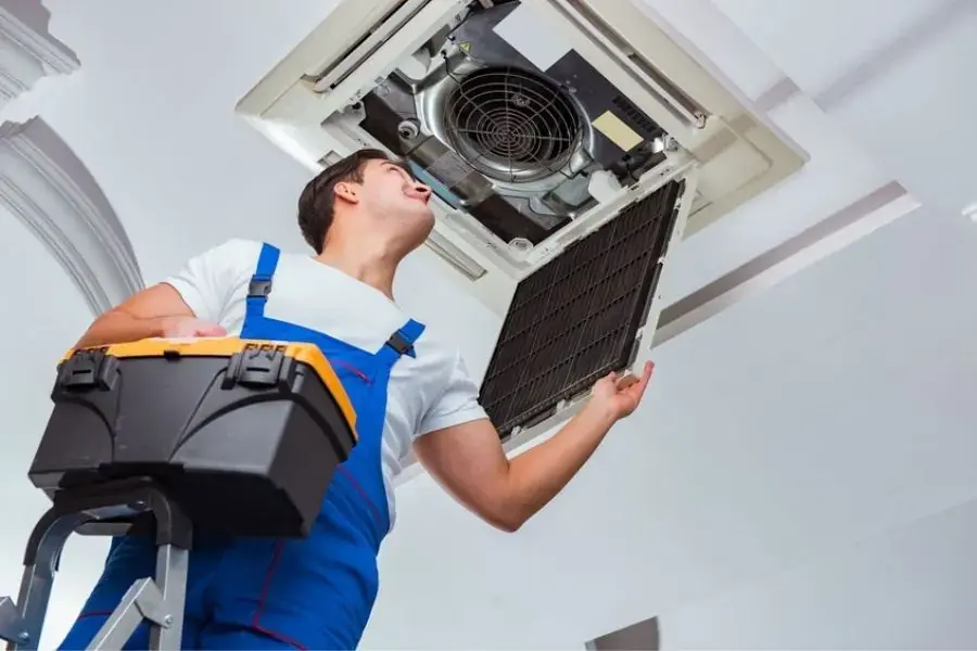 Quạt gió gặp sự cố cũng khiến cho cục nóng điều hòa kêu to