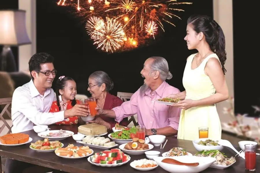 Giao thừa là khoảnh khắc thiêng liêng nhất của năm.