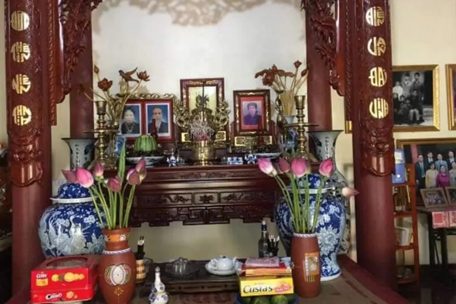 Di ảnh tổ tiên cần phải đặt đúng vị trí thể hiện lòng thành kính