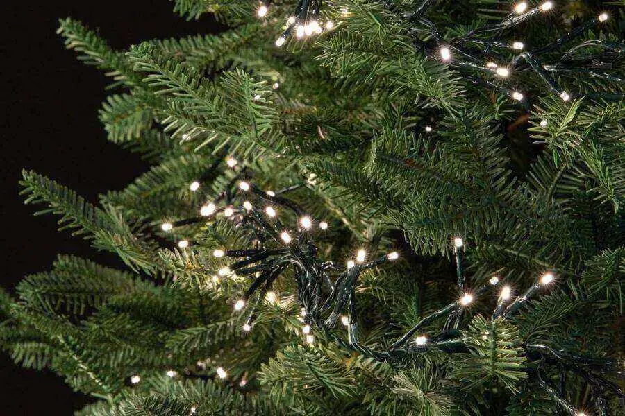 Trang trí cây thông Noel tại nhà với dây đèn led đẹp lung linh (Nguồn: Balsamhill)