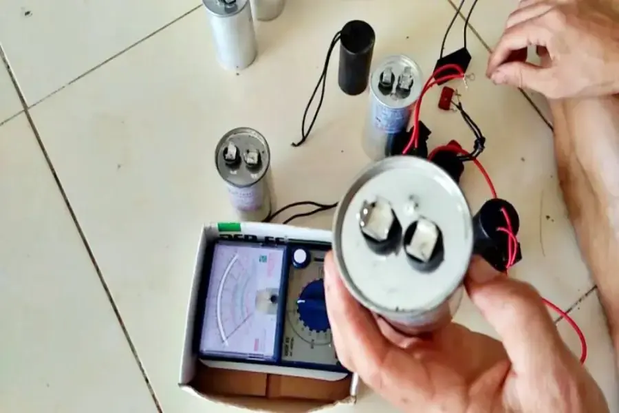 Tụ điều hoà bị hỏng làm cục nóng lúc chạy lúc không