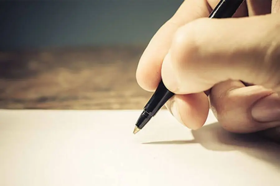 Nên khai bút đầu xuân bằng những lời nguyện ước do bản thân tự cảm nhận, không nên sao chép của người khác.