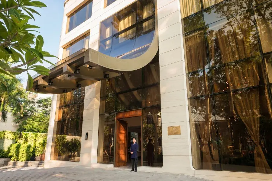 Hotel des Art là khách sạn cao cấp nổi tiếng với view tuyệt hảo và món ăn hấp dẫn.