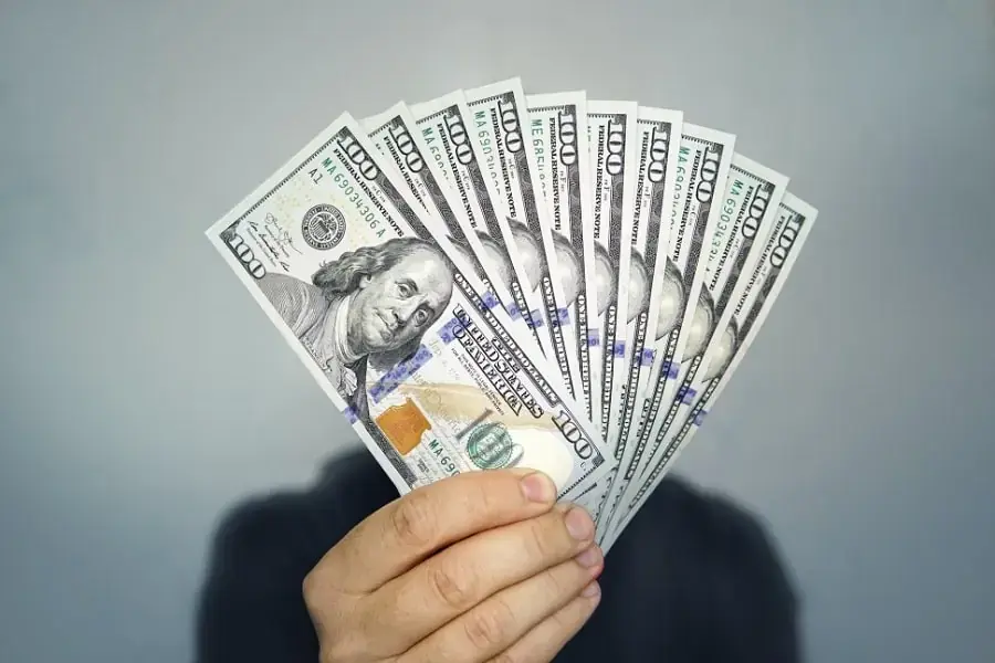 mua robot hút bụi có thể tốn nhiều chi phí (nguồn: usnews.com)