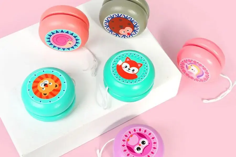 Tái chế nắp chai nhựa thành con quay yoyo màu sắc, đẹp mắt