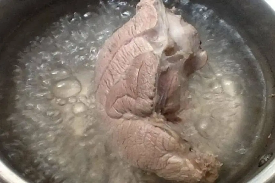 Luộc thịt và bảo quản trong môi trường hạn chế vi khuẩn có thể bảo giữ được chất dinh dưỡng