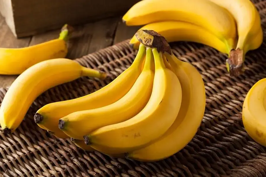 Chuối giúp bào mòn bề mặt mụn cóc, làm cho mụn cóc nhanh rụng.
