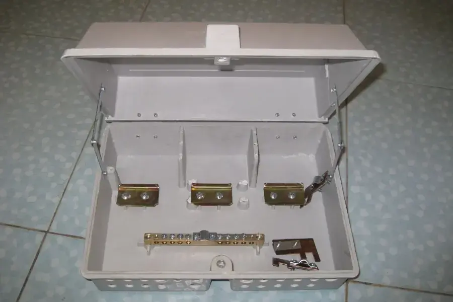 Hộp phân phối điện năng giúp bảo vệ nguồn điện khỏi tác nhân gây hại