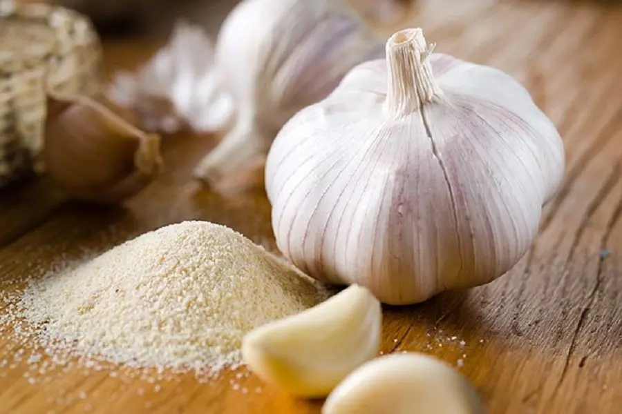 Cách bảo quản tỏi với muối rang để được lâu