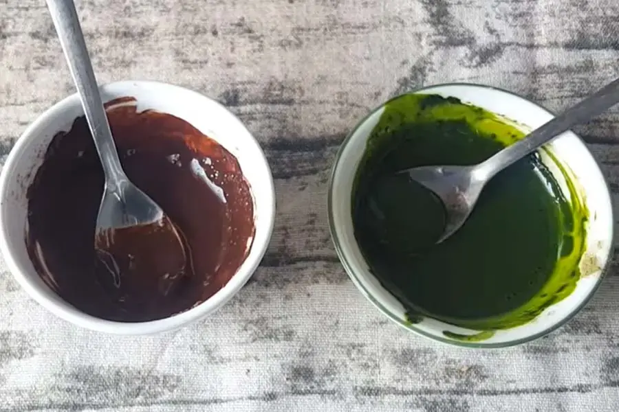 Hòa tan bột cacao và bột trà xanh