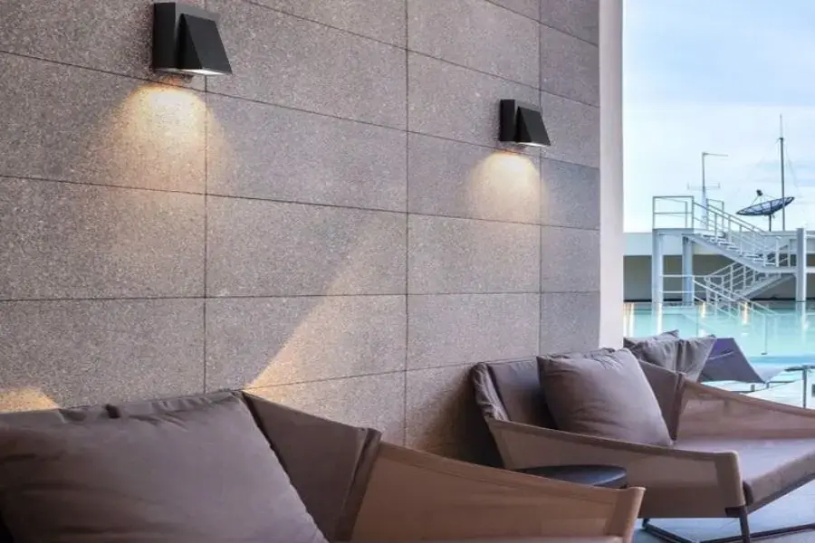 Chủ yếu ánh sáng được phát ra từ đèn tường sẽ tạo sự nổi bật