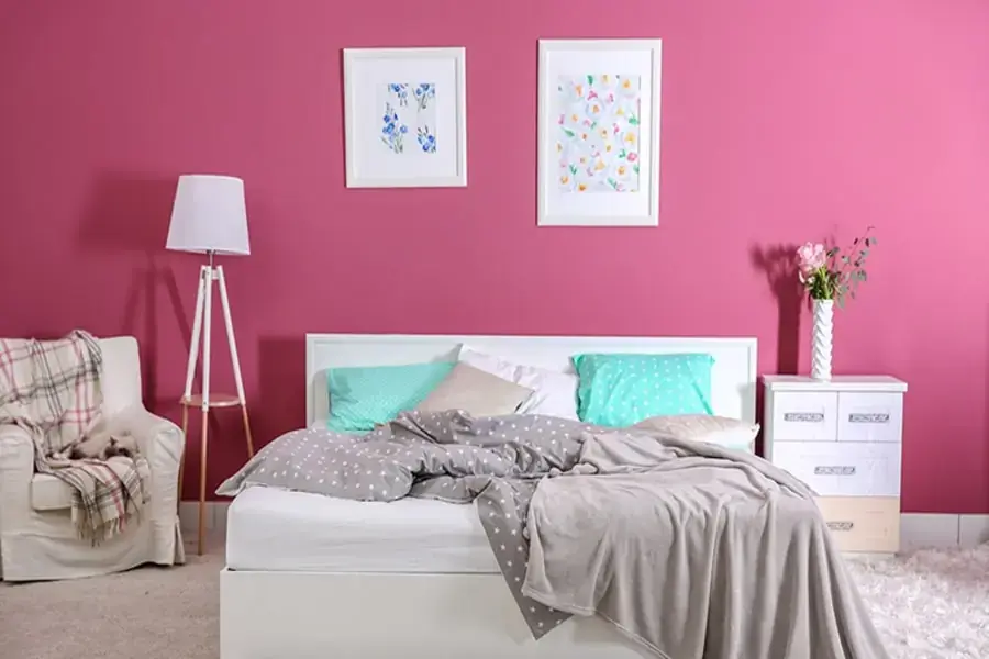 Màu hồng đậm thể hiện sự cá tính nhưng vẫn giữ được nét dịu dàng