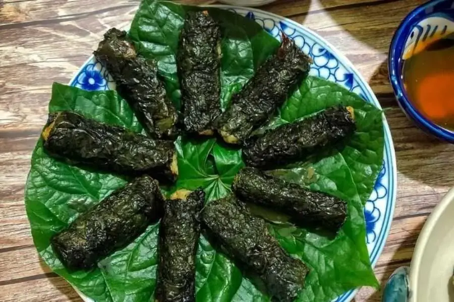 Món chả cá thu cuộn lá lốt có thể chiên, nướng, xào hoặc hấp