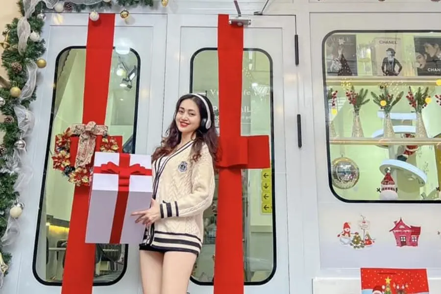 Nụ cười tươi sẽ giúp ảnh Noel đẹp hơn.